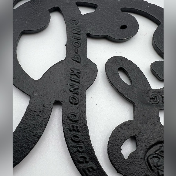 Virginia Metal Crafters Cast Iron King George footed trivet #CW10-9 - Picture 5 of 5